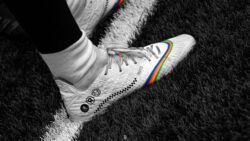 Freelance sportfotograaf legt sportmoment vast in actie
